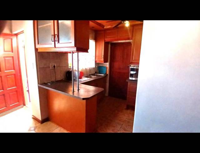 4 BEDROOM HOUSE FOR SALE IN HIGHBURY